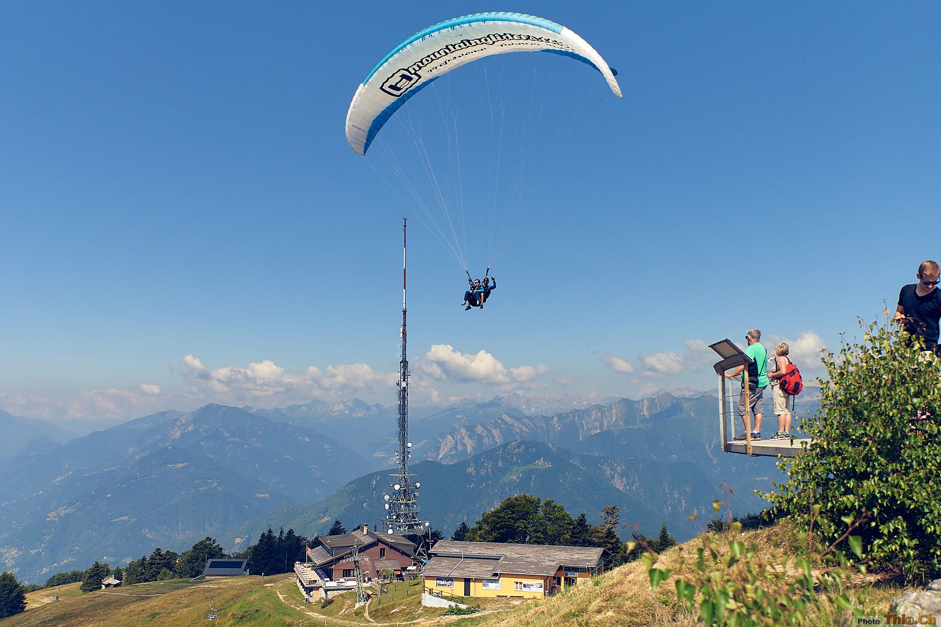 Paragliding flights with professional tandem pilots